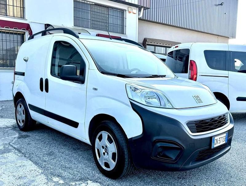 Bianco Usata 2023 Fiat Fiorino Monovolume | 9500 € (Ottimo prezzo) - Immagine 1/4