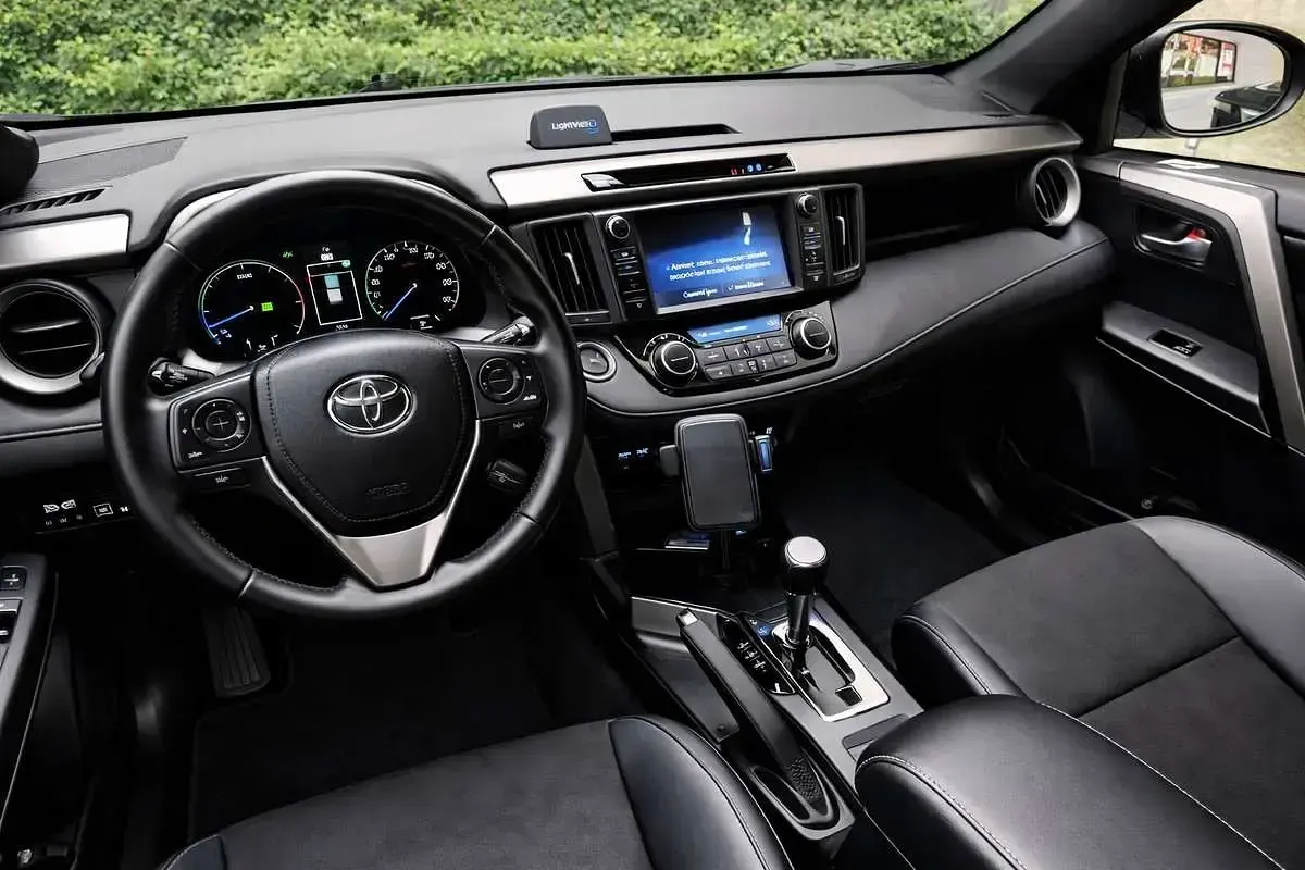 Begagnad Toyota RAV4 Hybrid Style 155 HK (114 kW) 2017 SUV
