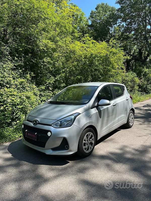 Grigio Usata 2017 Hyundai i10 Classic Due volumi | 6200 € (Ottimo prezzo) - Immagine 1/4