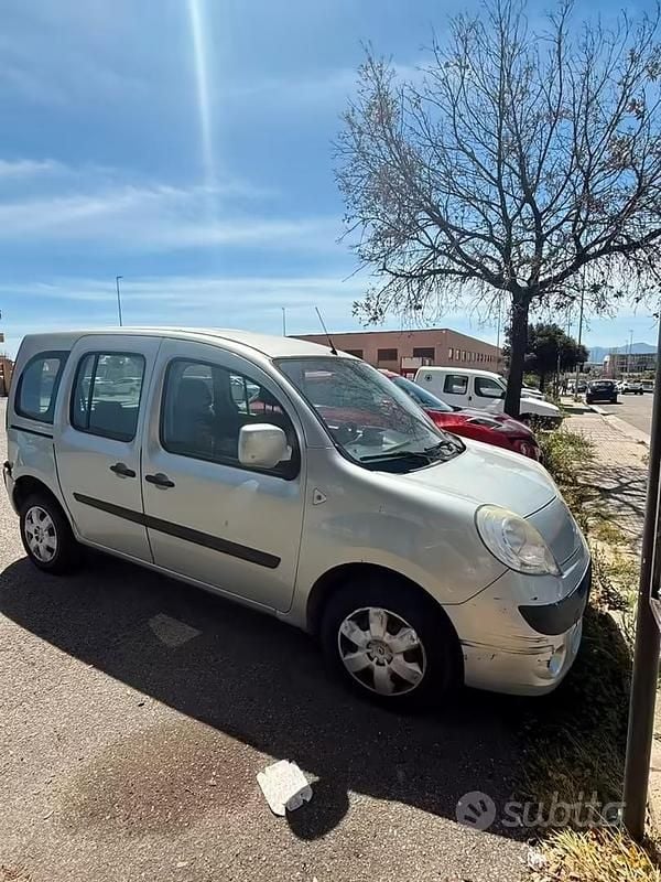 Usata Renault Kangoo 115 CV (84 kW) 2009 Grigio Berlina