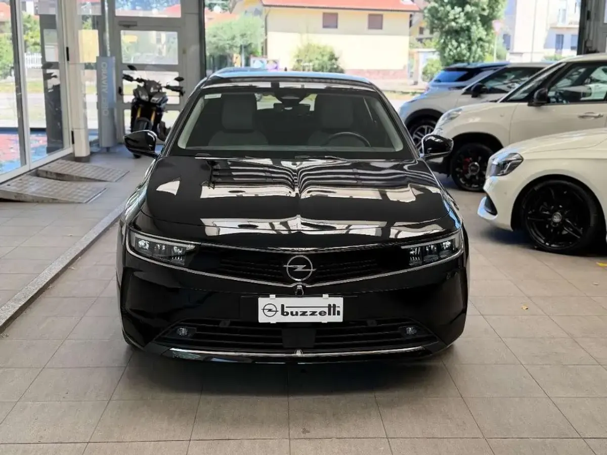 Usata Opel Astra Elegance 150 CV (110 kW) 2022 Nero Utilitaria