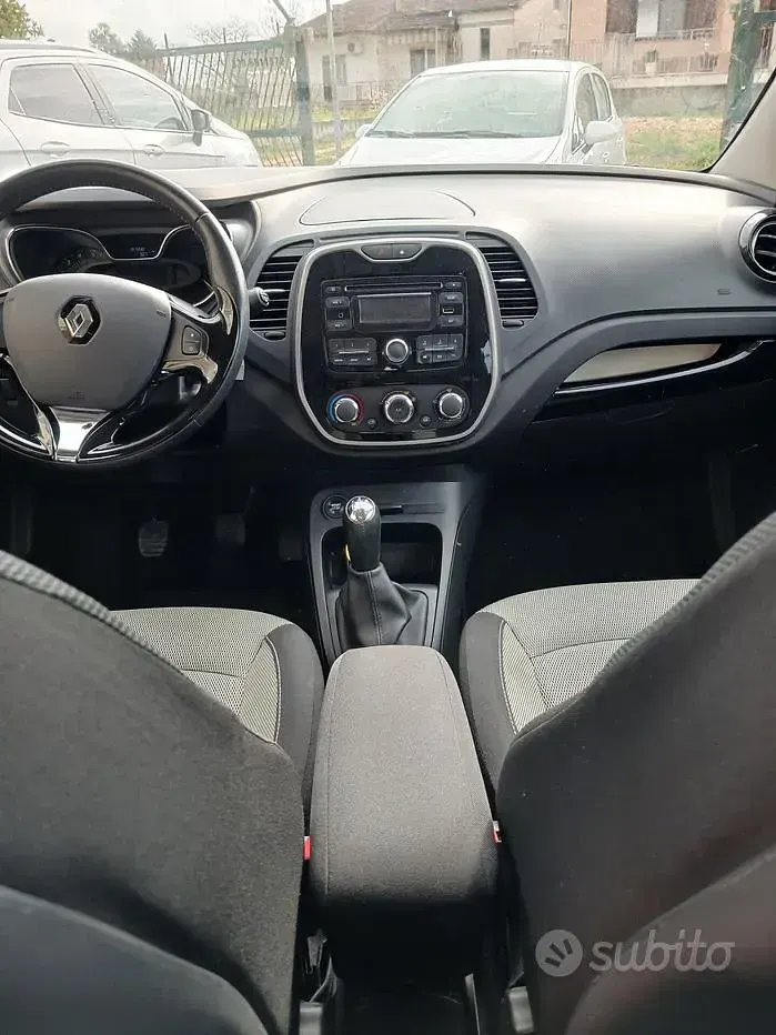Usata Renault Captur Iconic 90 CV (66 kW) 2015 Beige SUV