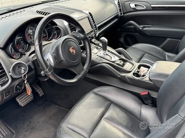 Usata Porsche Cayenne 400 CV (294 kW) 2011 Grigio SUV
