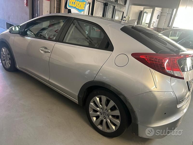 Usata Honda Civic Executive 150 CV (110 kW) 2012 Grigio Berlina