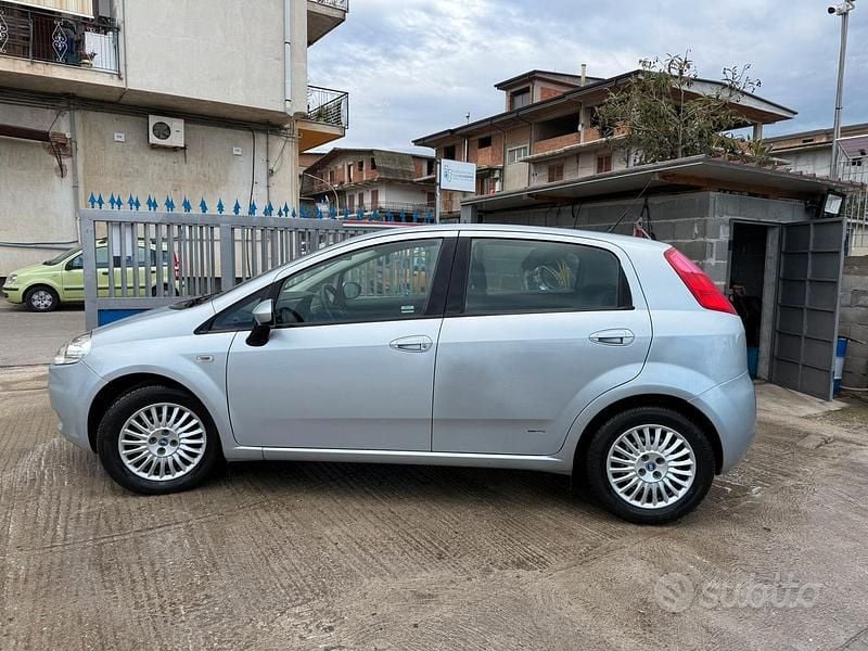 Usata Fiat Grande Punto Dynamic 90 CV (66 kW) 2007 Grigio Utilitaria