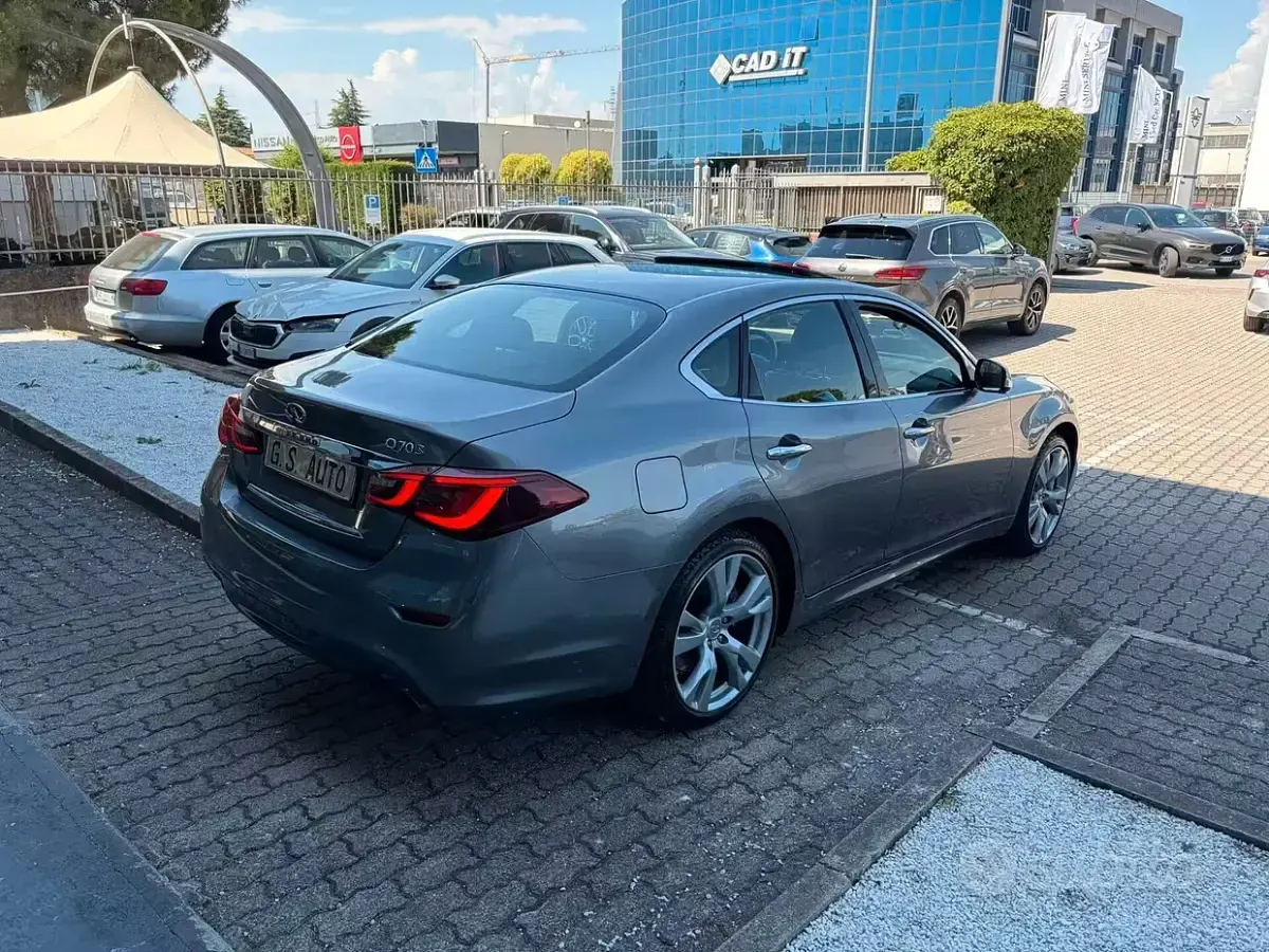 Usata Infiniti Q70 170 CV (125 kW) 2015 Grigio Berlina