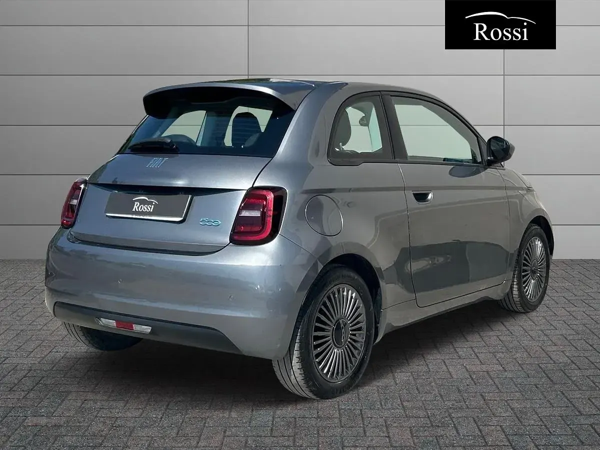 Usata Fiat 500e La Prima 86 kW (118 CV) 2021 Ocea green Berlina