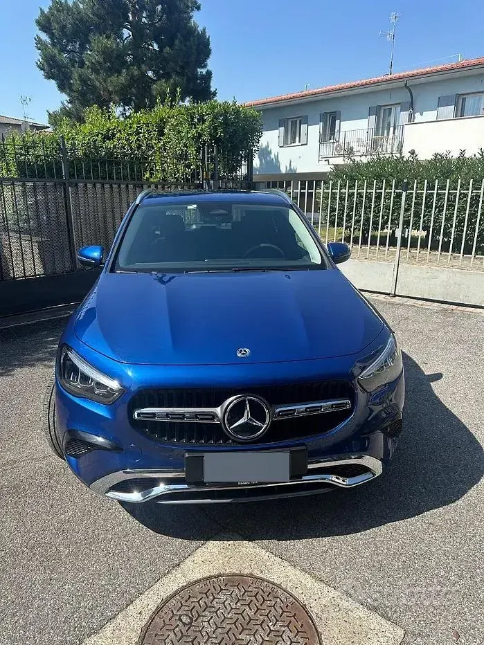 Usata Mercedes GLA200 150 CV (110 kW) 2023 Bluazzurro SUV