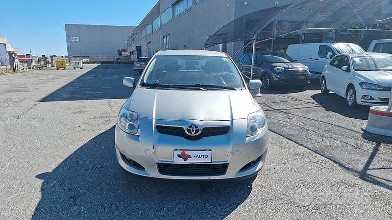 Usata Toyota Auris Sol 101 CV (74 kW) 2009 Grigio Berlina