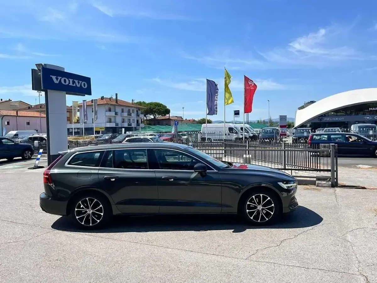 Usata Volvo V60 Business Edition 150 CV (110 kW) 2018 Grigio Station wagon