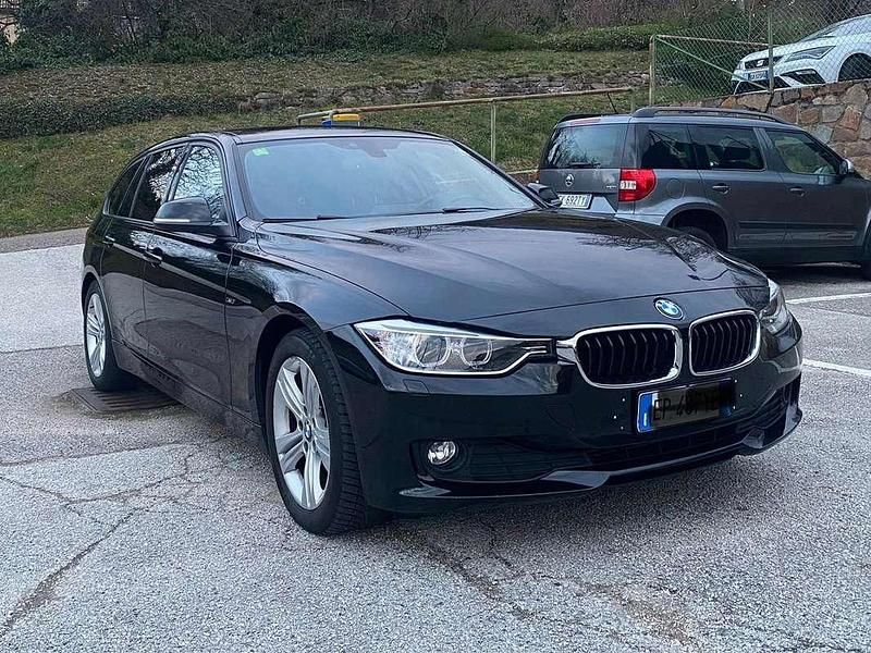 Usata BMW 320 Sport Line 184 CV (135 kW) 2012 Nero Station wagon
