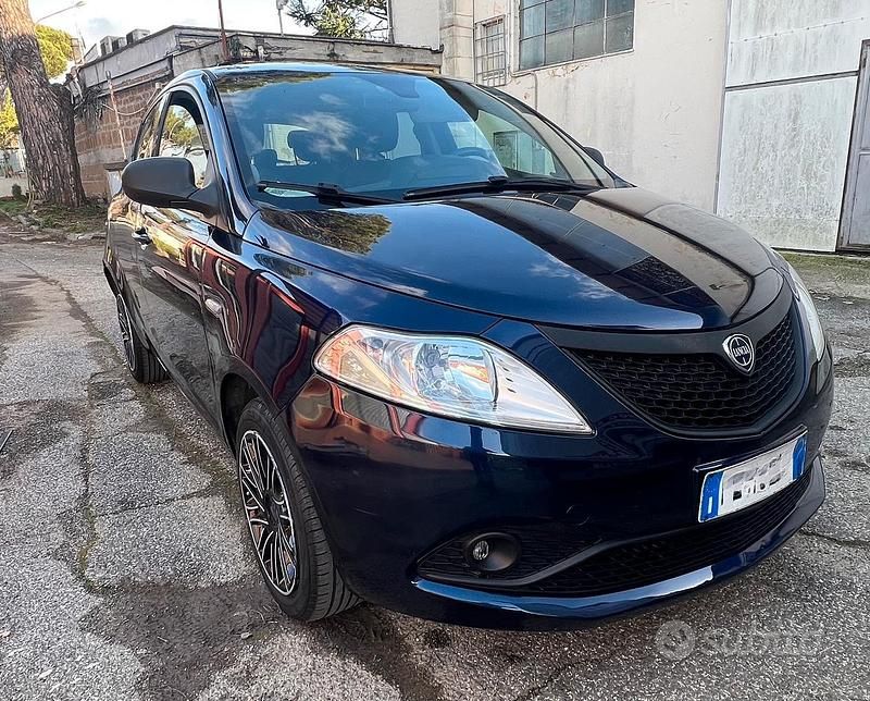 Blu Usata 2019 Lancia Ypsilon Due volumi | 6990 € - Immagine 1/4
