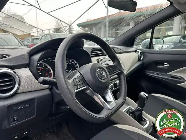 Usado Nissan Micra Acenta 73 HP (53 kW) 2017 Cinzento Citadino
