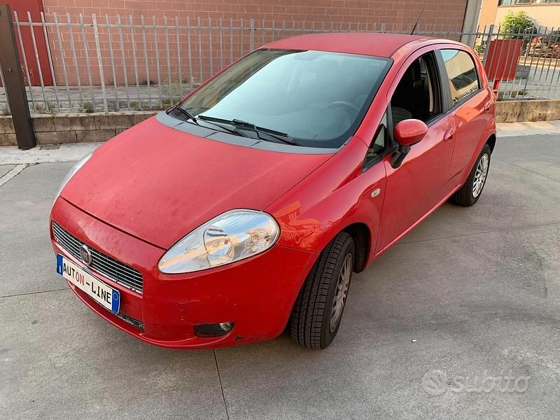 Usata Fiat Grande Punto Active 77 CV (56 kW) 2009 Rosso Utilitaria