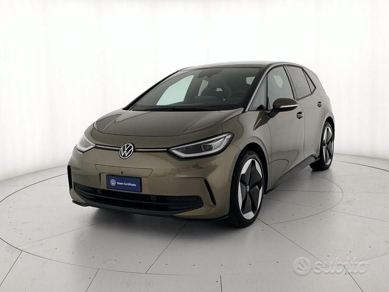 Dark olivine green metallizzat Usata 2023 VW ID.3 Pro Performance Due volumi | 29.900 € (Buon prezzo) - Immagine 1/4