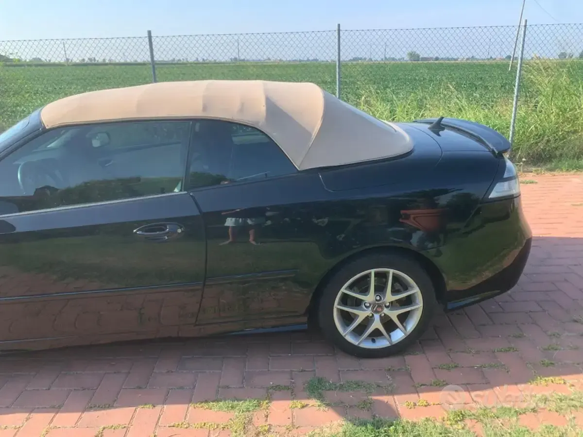 Usata Saab 9-3 150 CV (110 kW) 2009 Nero Cabrio