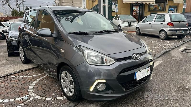 Usata Hyundai i10 Comfort 67 CV (49 kW) 2014 Grigio Utilitaria