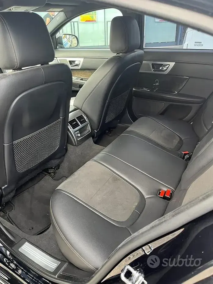 Usata Jaguar XF 200 CV (147 kW) 2015 Nero Berlina