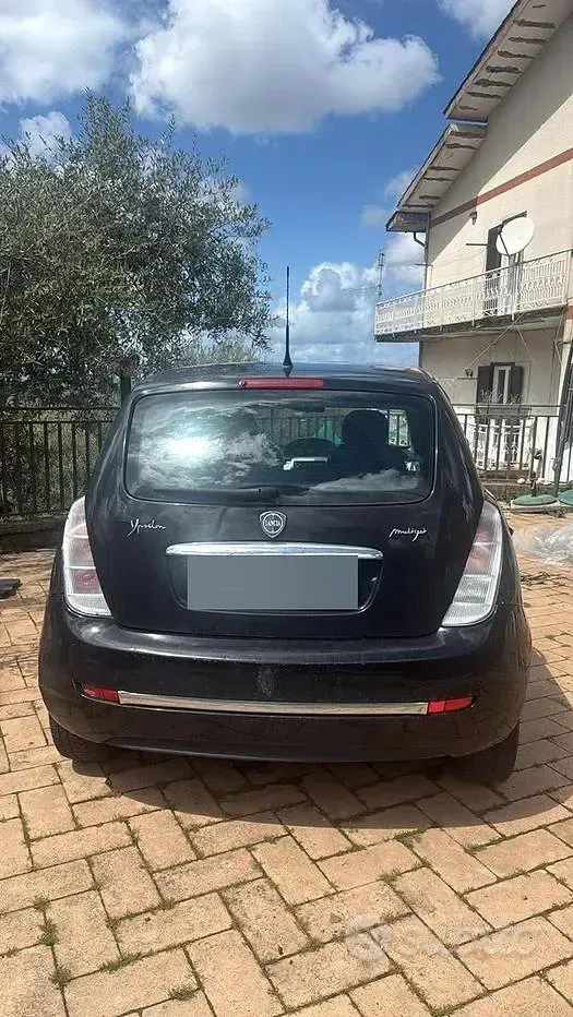 Usata Lancia Ypsilon 75 CV (55 kW) 2012 Nero Utilitaria