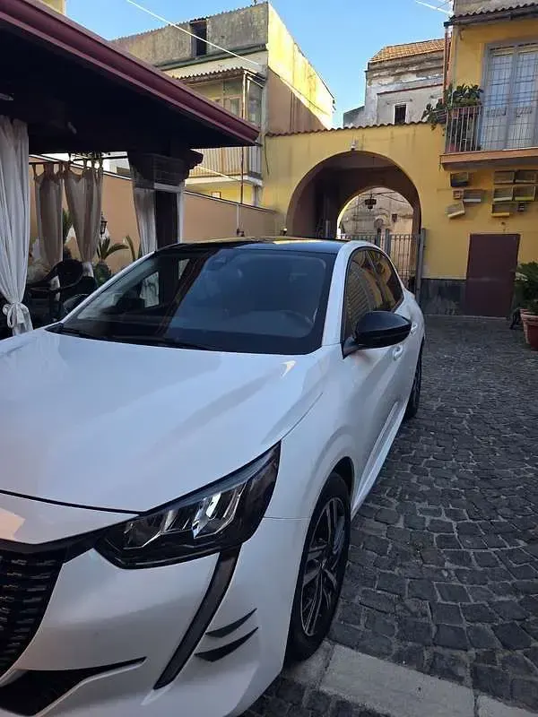 Usata Peugeot 208 Allure 101 CV (74 kW) 2021 Utilitaria