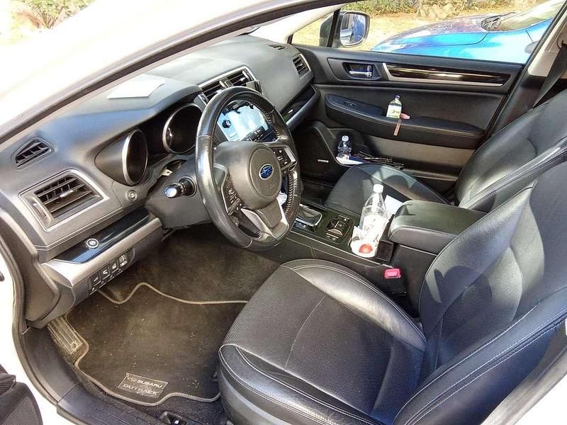 Usata Subaru Outback Premium 175 CV (128 kW) 2018 Bianco Station wagon