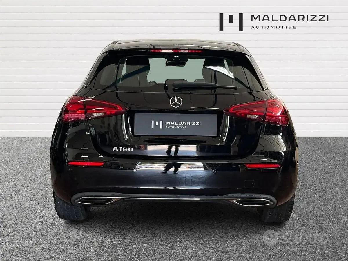 Usata Mercedes A180 Advanced 136 CV (100 kW) 2023 Nero notte Berlina