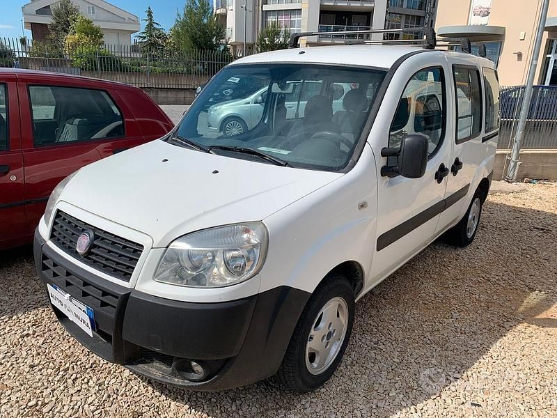 Bianco Usata 2008 Fiat Doblò Active Monovolume | 3999 € (Buon prezzo) - Immagine 1/4