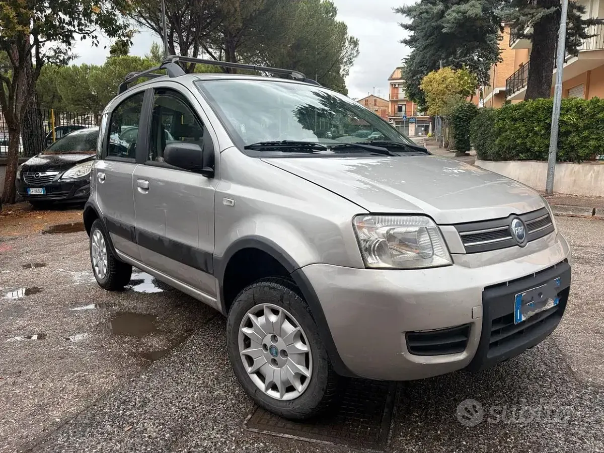 Usata Fiat Panda 4x4 Climbing 60 CV (44 kW) 2005 Nero Utilitaria