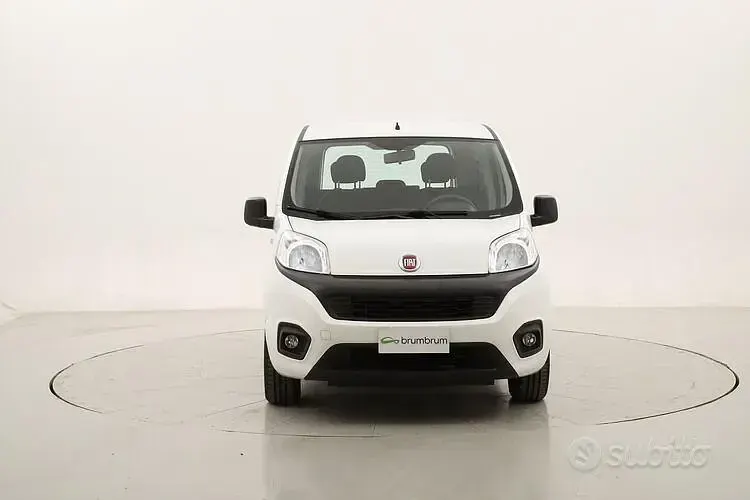 Käytetty Fiat Qubo Easy 77 HP (56 kW) 2018 Valkoinen Tila-auto