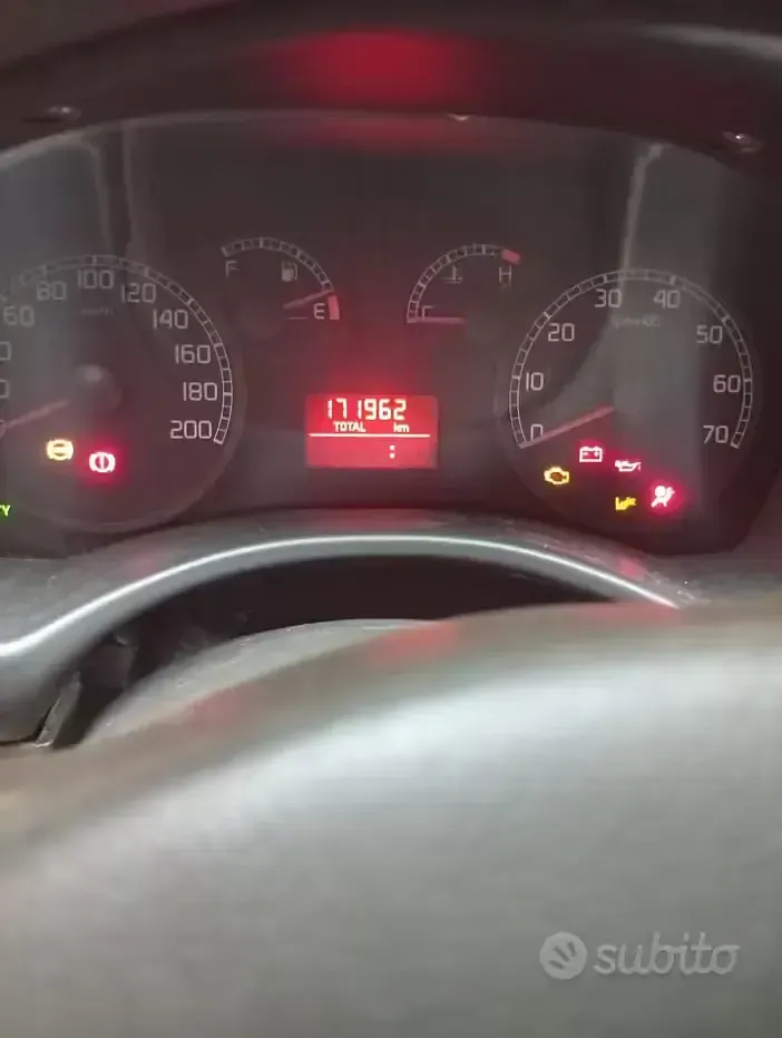 Usata Fiat Punto 69 CV (50 kW) 2007 Bianco Utilitaria