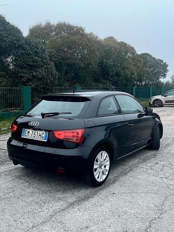 Usata Audi A1 Attraction 105 CV (77 kW) 2012 Nero Utilitaria