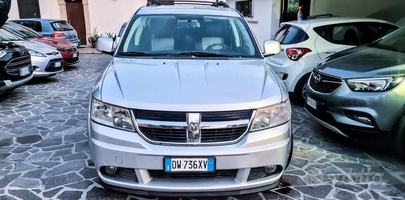 Usata Dodge Journey 140 CV (102 kW) 2009 Argento SUV