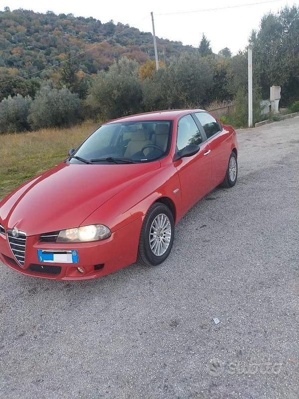 Usata Alfa Romeo 156 115 CV (84 kW) 2004 Rosso Berlina