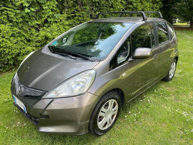 Usata Honda Jazz 90 CV (66 kW) 2011 Grigio Utilitaria