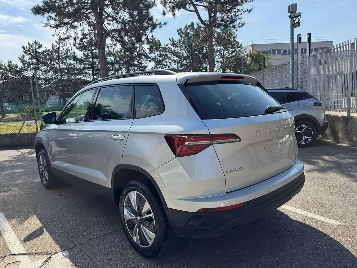 Usata Skoda Karoq Executive 116 CV (85 kW) 2024 Grigio SUV