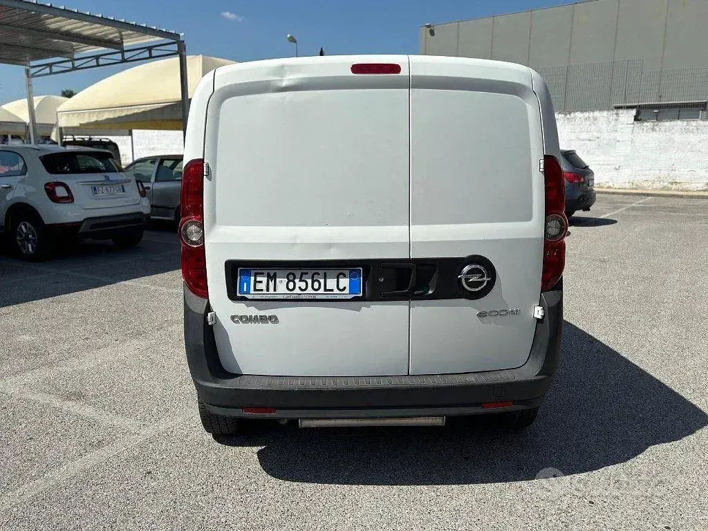 Usata Opel Combo 120 CV (88 kW) 2012 Bianco Monovolume