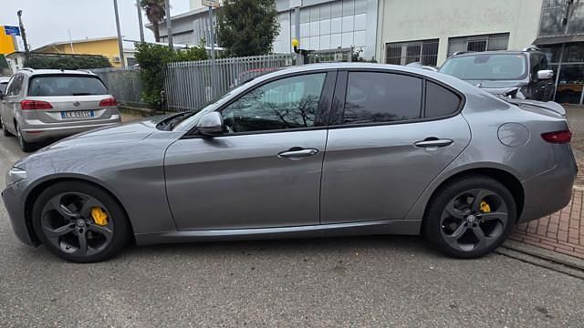 Usata Alfa Romeo Giulia Executive 160 CV (117 kW) 2019 Argento Berlina