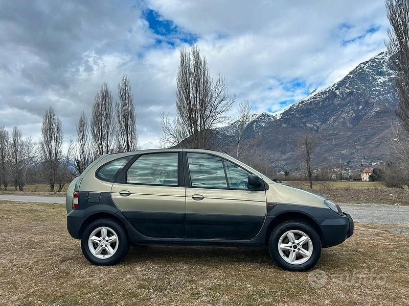 Usata Renault Scénic Privilege 102 CV (75 kW) 2002 Grigio Monovolume