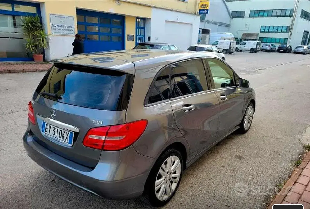 Usata Mercedes B160 95 CV (69 kW) 2014 Grigio Utilitaria