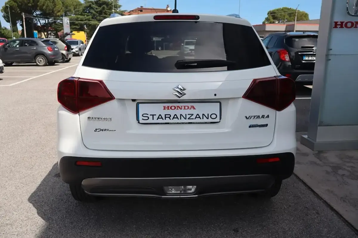 Usata Suzuki Vitara 129 CV (94 kW) 2023 Bianco SUV
