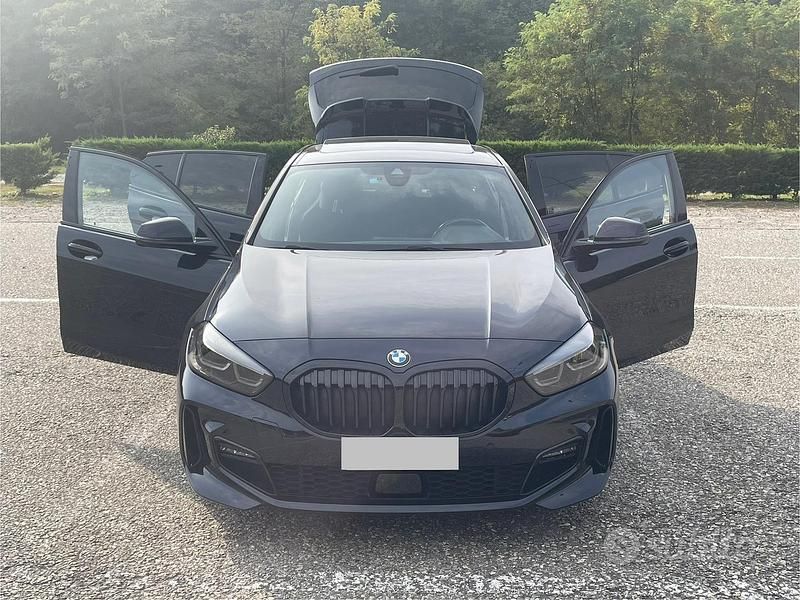 Usata BMW 120 M Sport 190 CV (139 kW) 2022 Nero Utilitaria