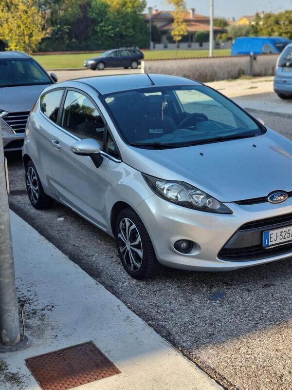 Venduto Ford Fiesta 1.2 benzina e GPL - auto usate in vendita