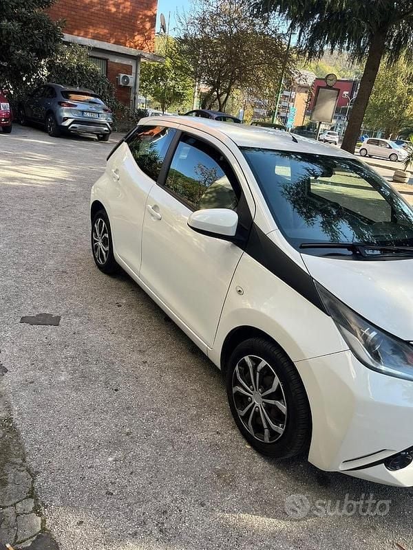 Bianco Usata 2016 Toyota Aygo Due volumi | 6800 € (Buon prezzo) - Immagine 1/4