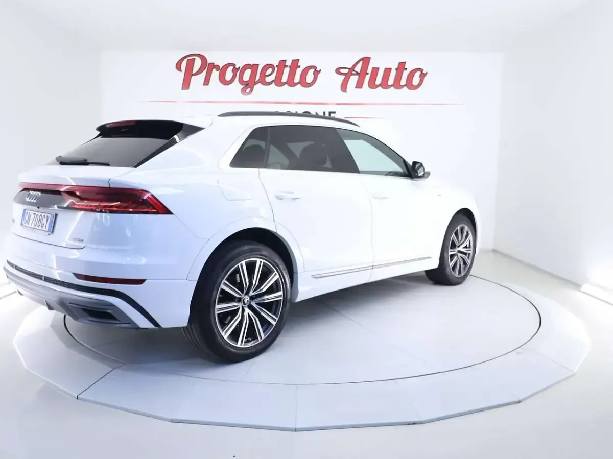 Usata Audi Q8 S-Line 231 CV (169 kW) 2023 Bianco ibis SUV