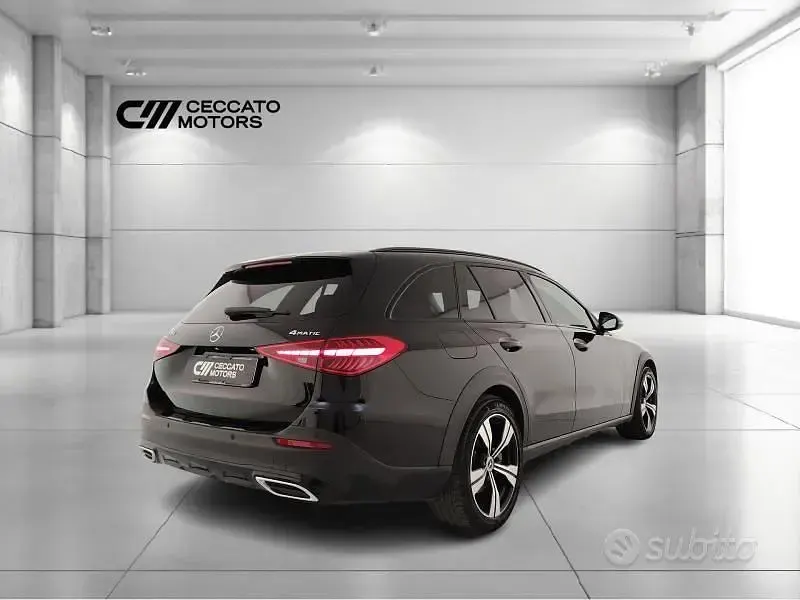 Usata Mercedes C220 200 CV (147 kW) 2022 Nero Station wagon