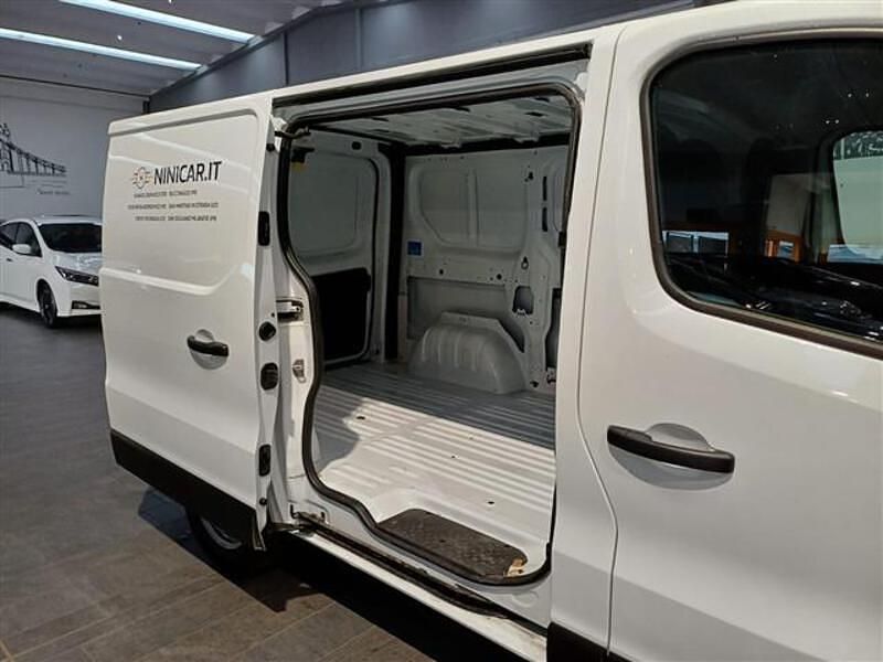 Usata Renault Trafic 150 CV (110 kW) 2023 Bianco Monovolume