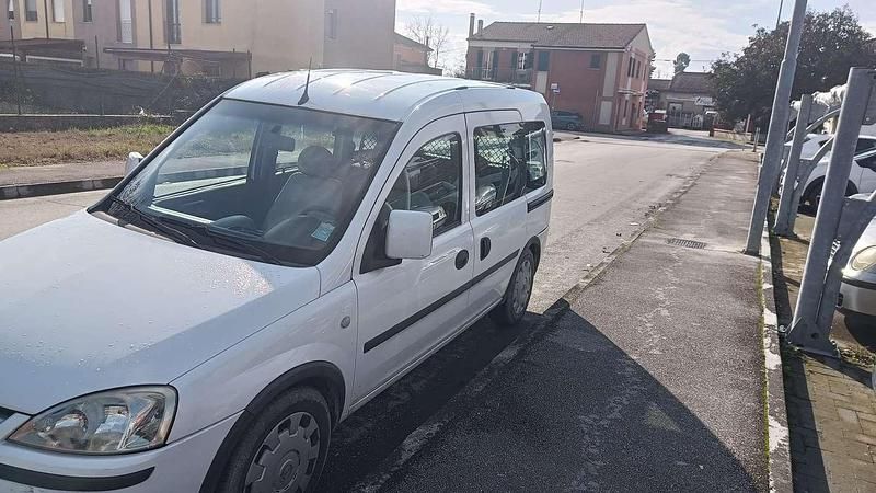 Usata Opel Combo 94 CV (69 kW) 2011 Bianco Furgone