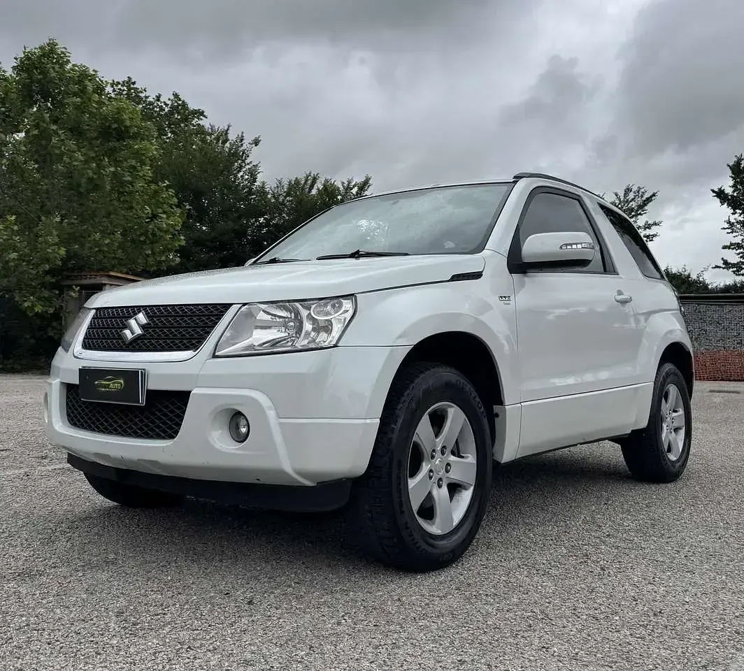 Usata Suzuki Grand Vitara 129 CV (94 kW) 2011 Bianco SUV
