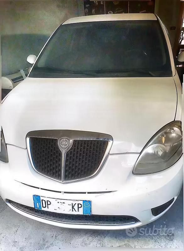 Usata Lancia Ypsilon 75 CV (55 kW) 2008 Bianco Utilitaria