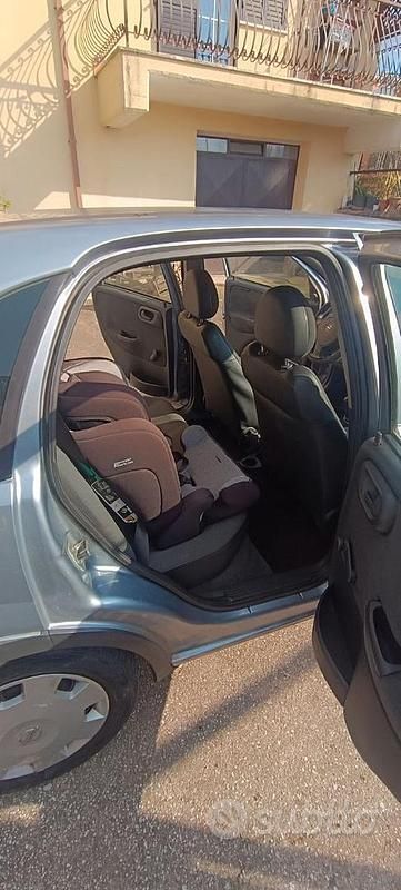 Usata Opel Corsa 69 CV (50 kW) 2004 Grigio Utilitaria